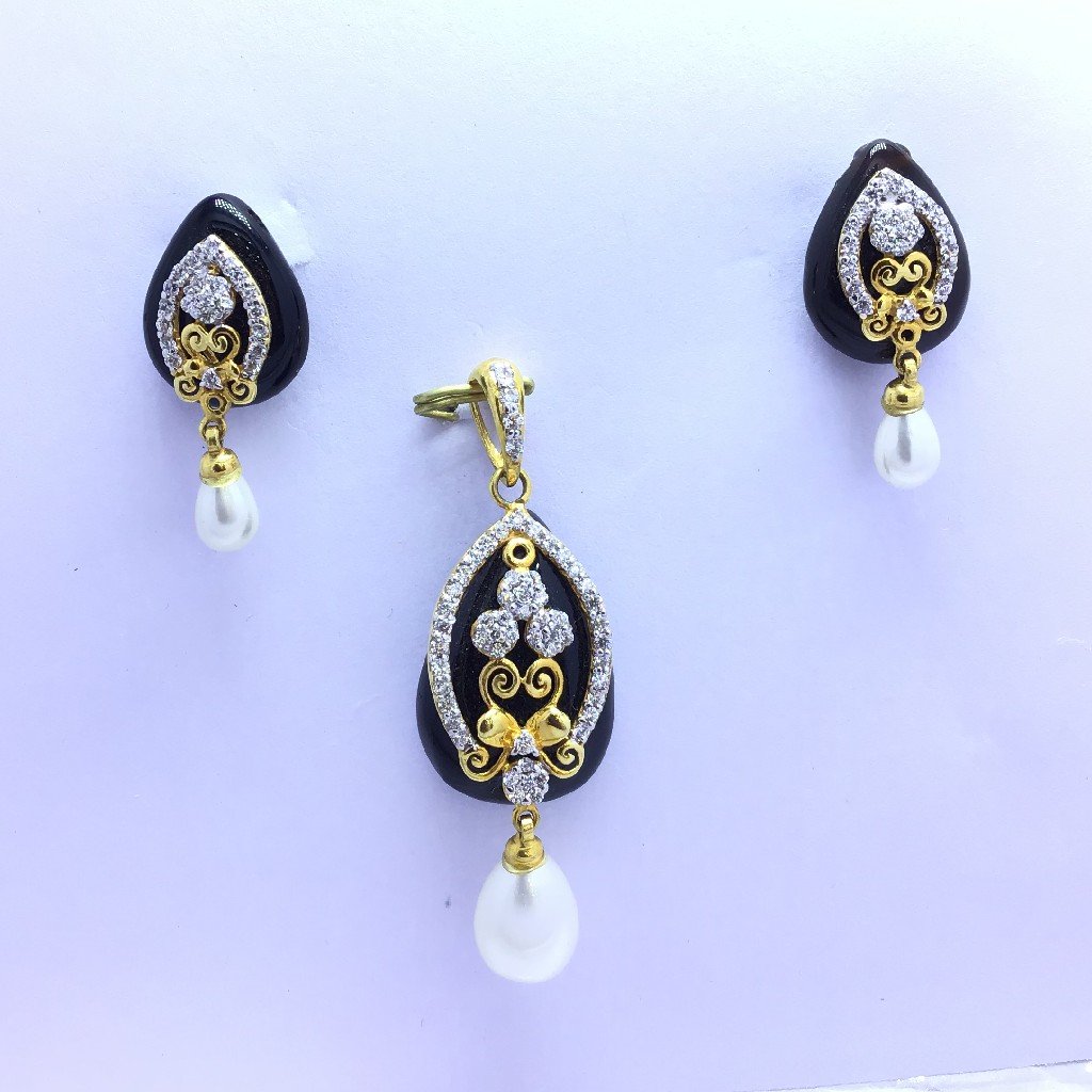 DESIGNED FANCY GOLD PENDANT SET