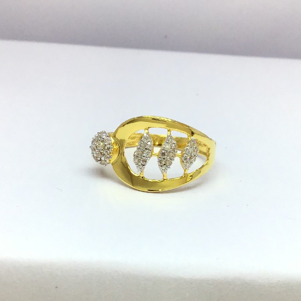 designing fancy ladies gold ring