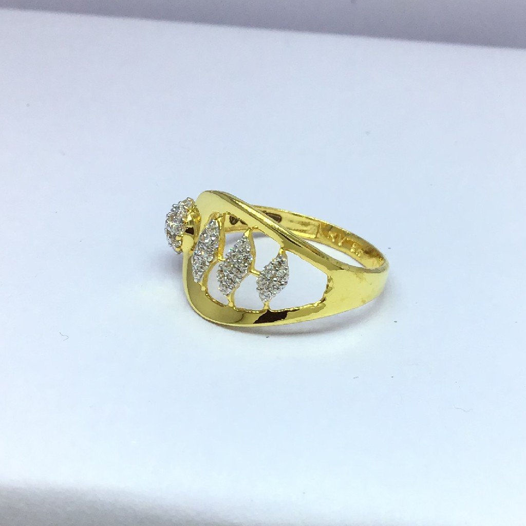 designing fancy ladies gold ring