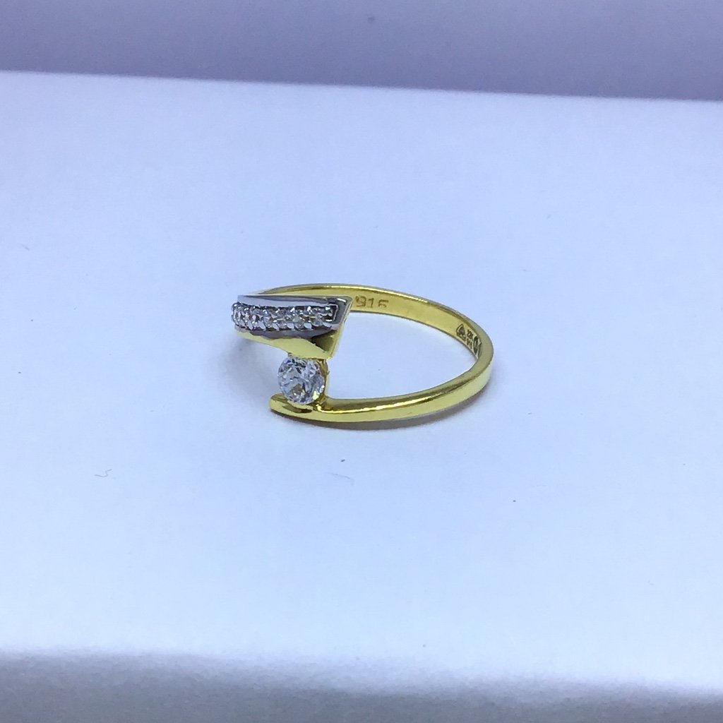 branded fancy ladies gold ring
