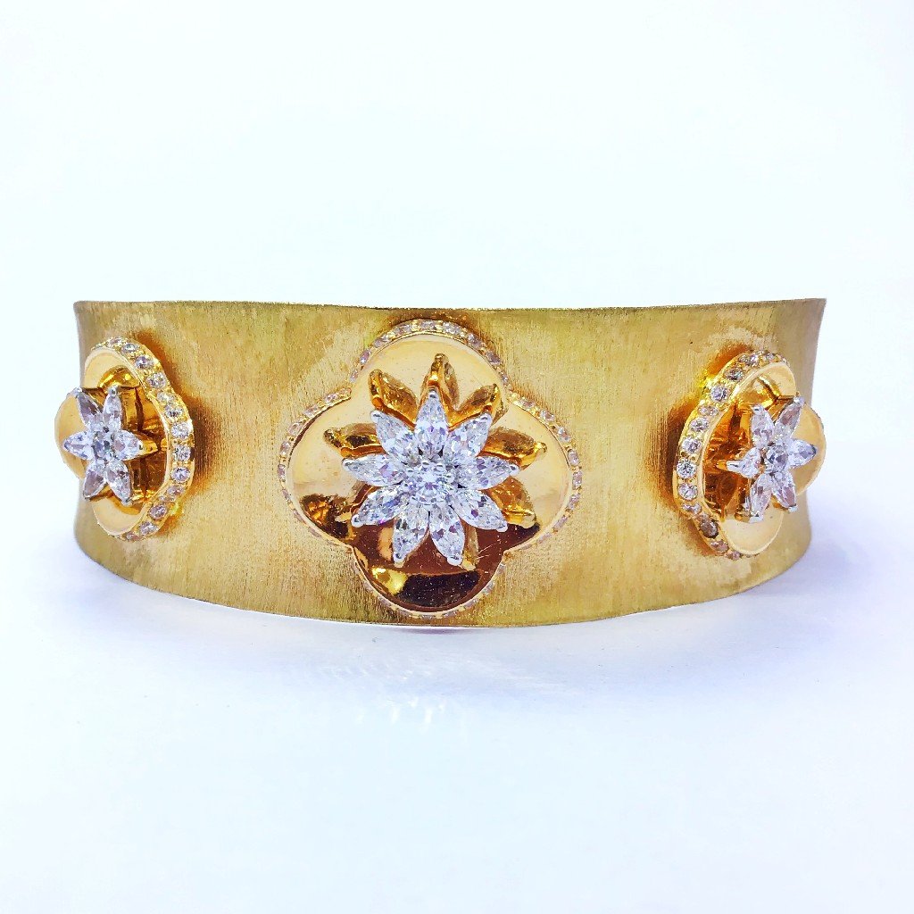 DESIGNED FANCY GOLD KADA BRACELET