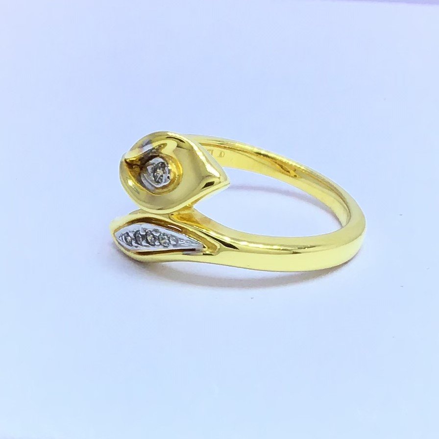 designing fancy ladies gold ring