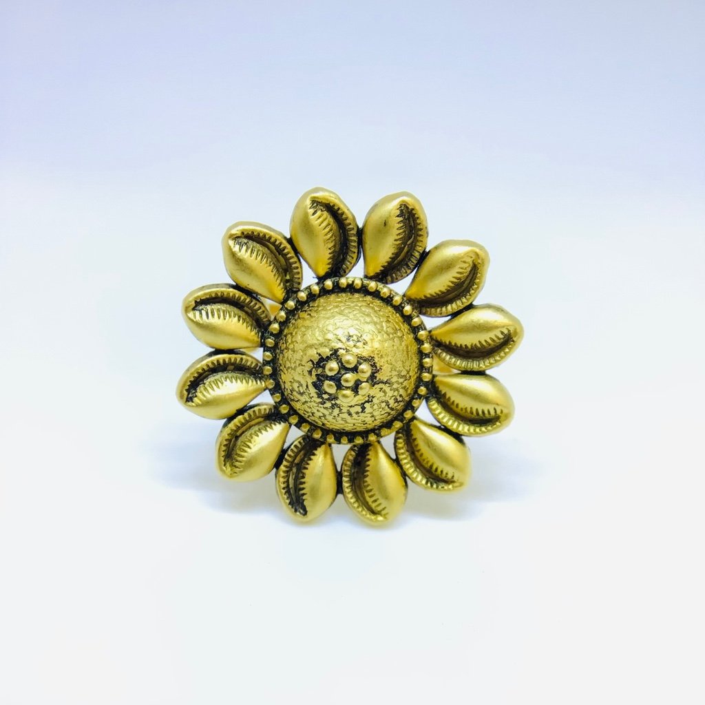 BRANDED ANTIQUE GOLD RING FOR LADIES