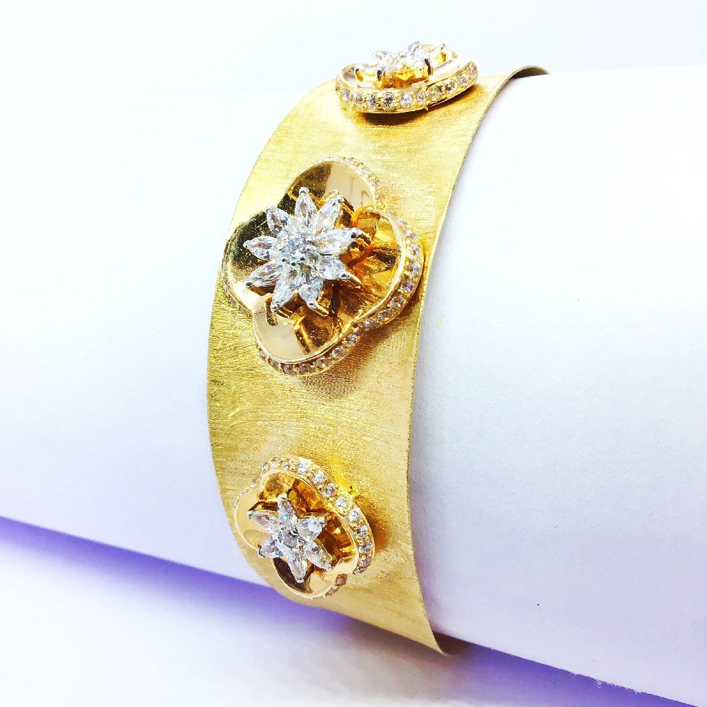 DESIGNED FANCY GOLD KADA BRACELET