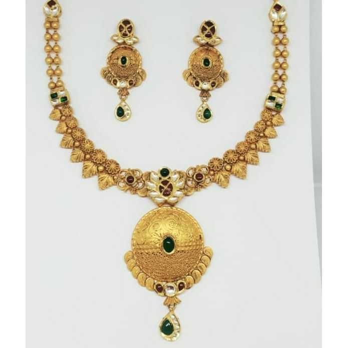 22 kt gold antique set