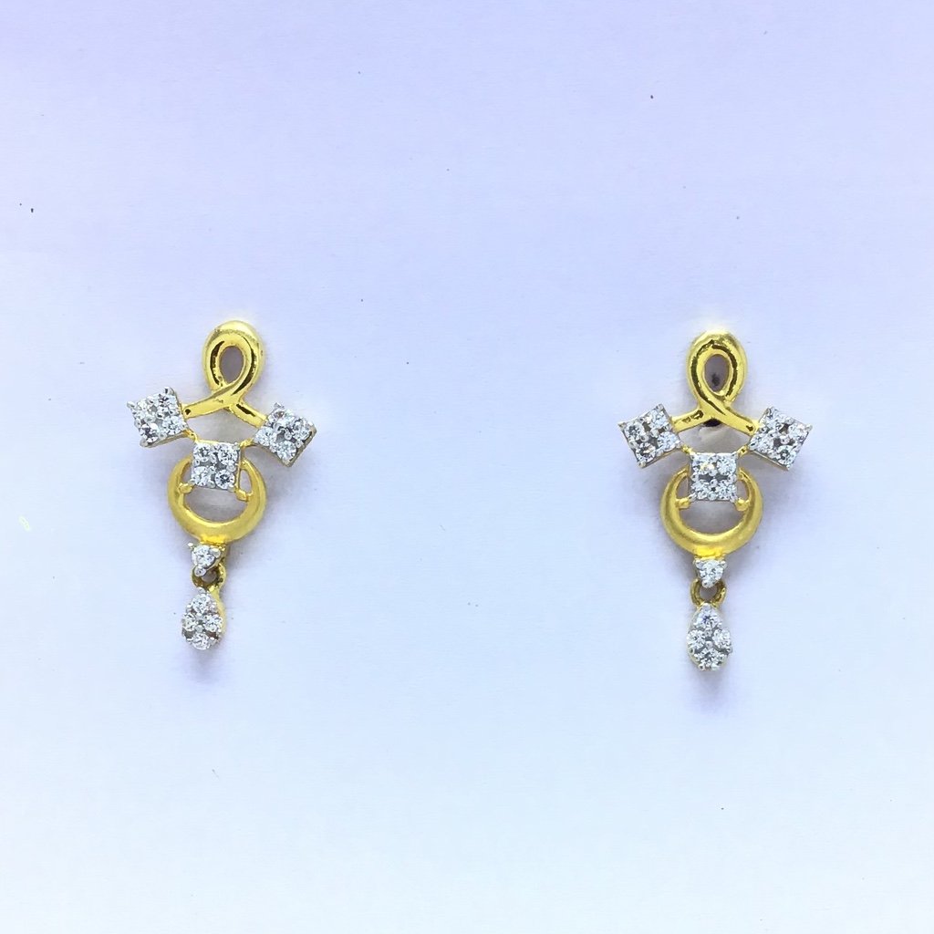 new branded fancy gold earrings