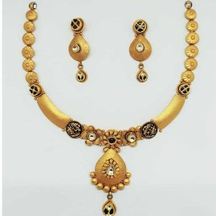 22 kt gold antique set