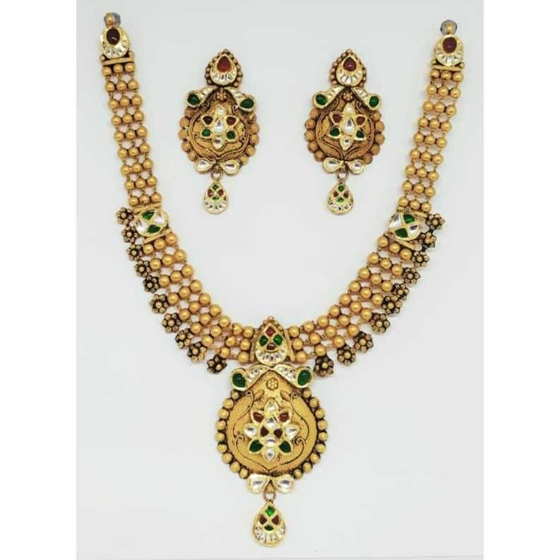 22 kt gold antique set