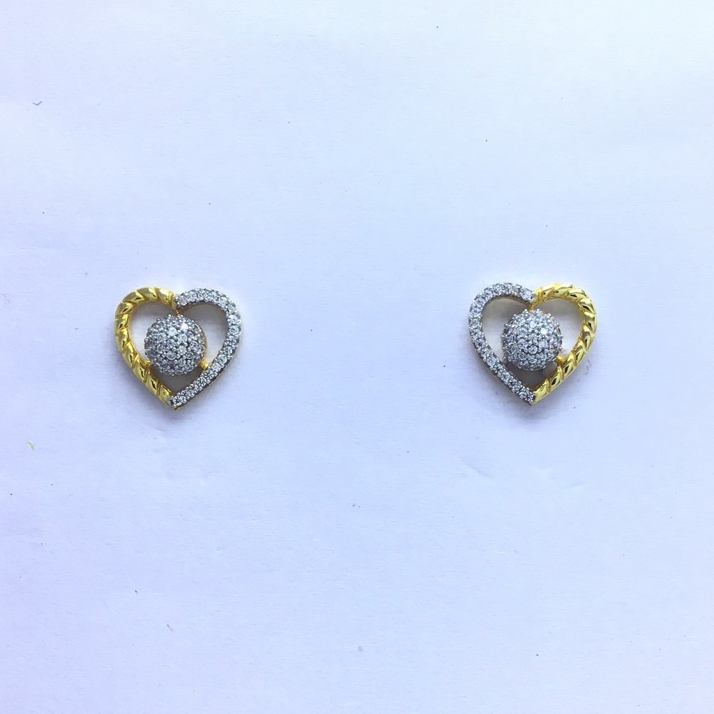 designing fancy heart gold earrings