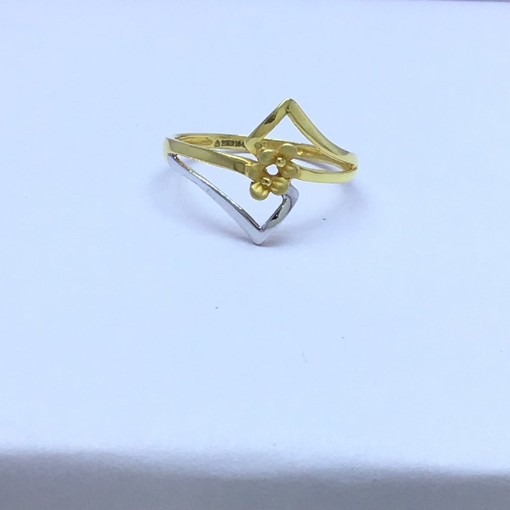 Ladies fancy 916gold ring