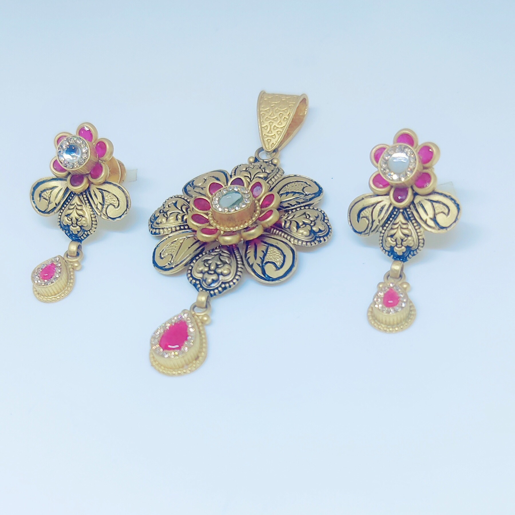 916 Gold Antique Flower Design Pendant Set