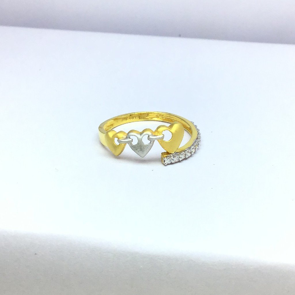 heart designed ladies fancy gold ring
