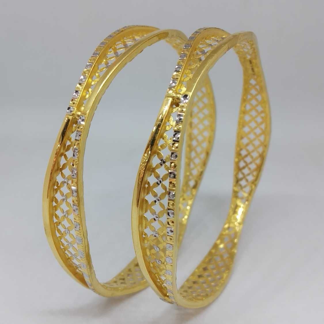 22 KT GOLD FANCY DESIGNED COPPER BANGLE