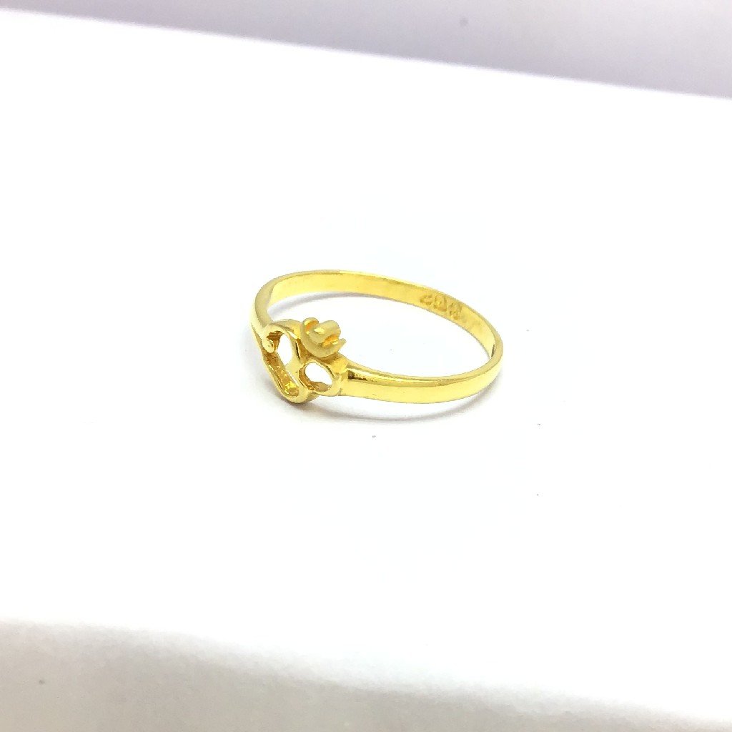 designed om fancy ladies gold ring