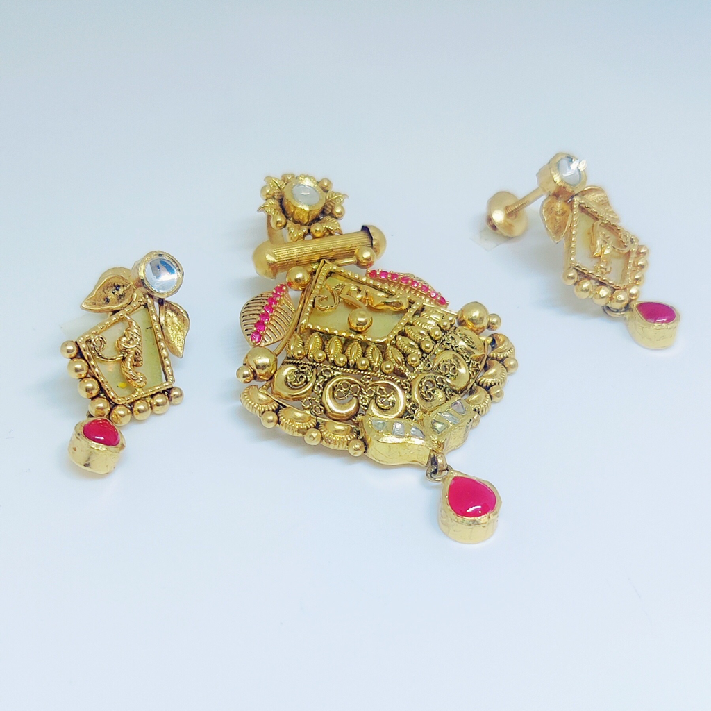 916 Gold Antique Pendant Set