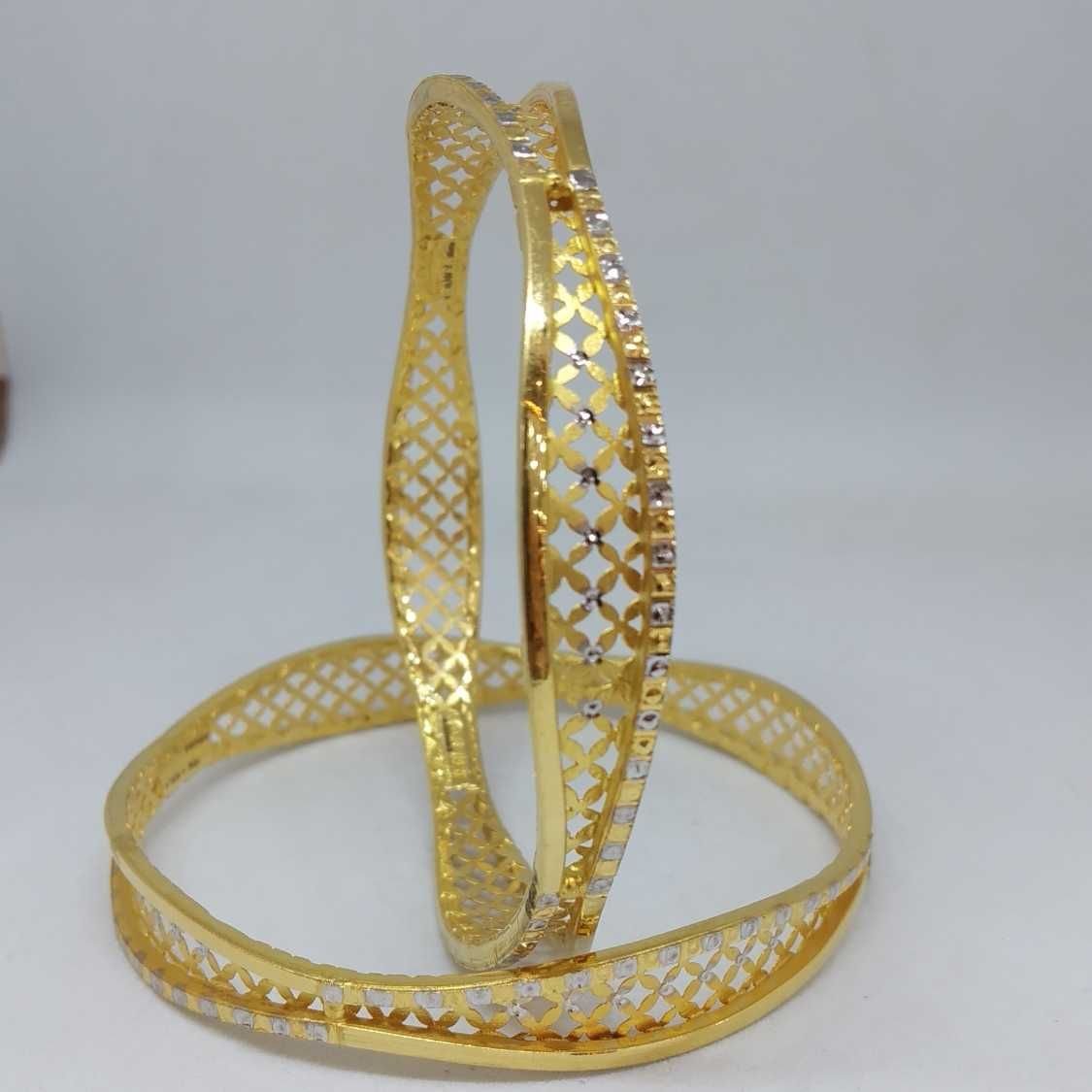 22 KT GOLD FANCY DESIGNED COPPER BANGLE