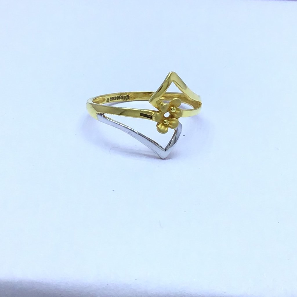 Ladies fancy 916gold ring