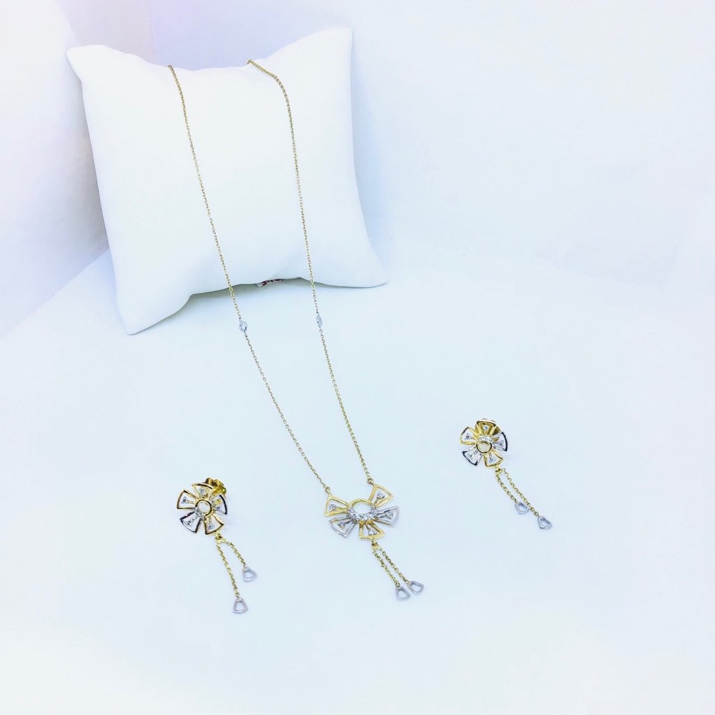 REAL DIAMOND FANCY FLOWER NECKLACE